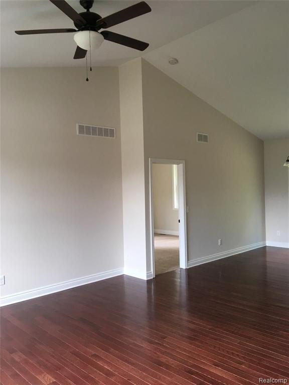 4052 Cameron Court Wixom, MI 48393 - Photo 11 of 28