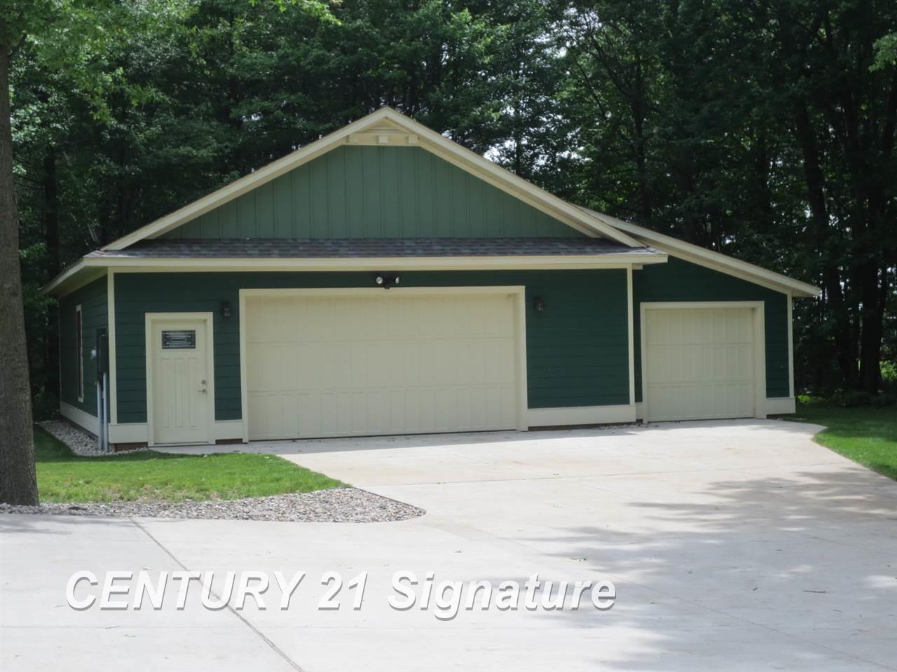8 Round Lake Road Hemlock, MI 48626 - Photo 3 of 14