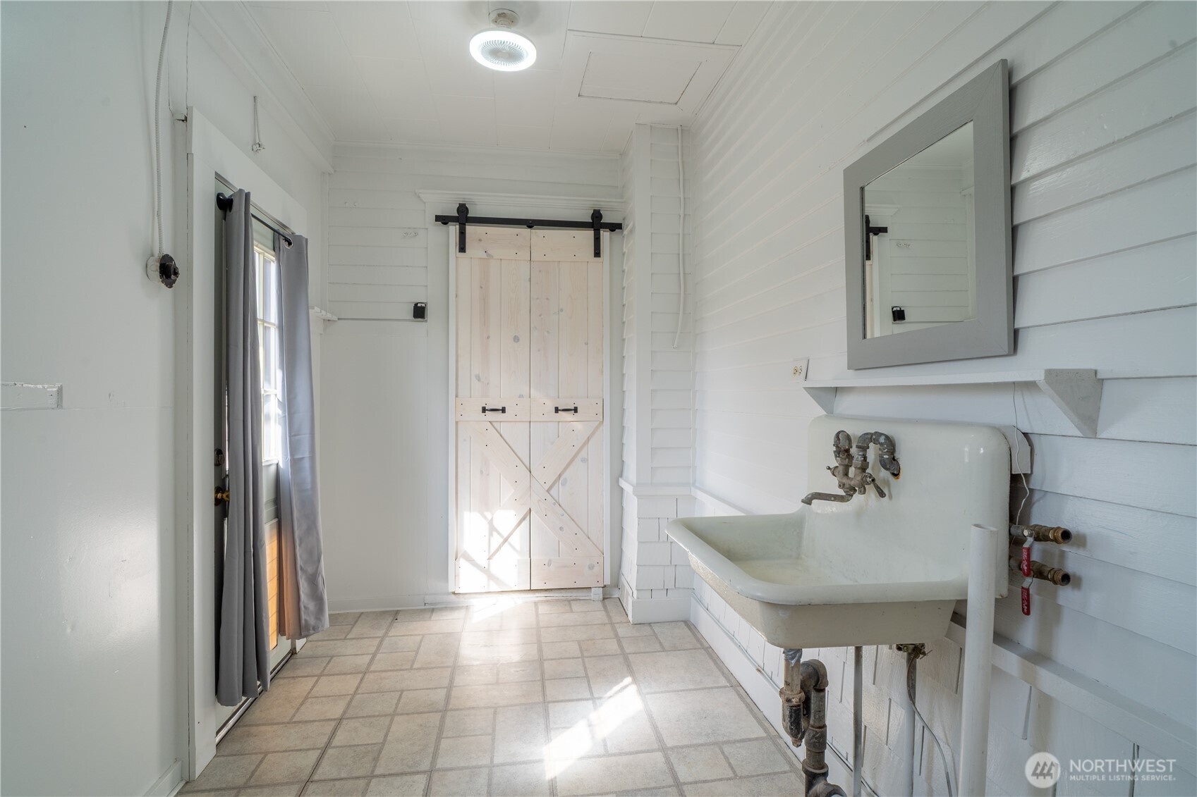105 West 5th Avenue Ritzville, WA 99169 - Photo 12 of 40 a bathroom with a sink and mirror