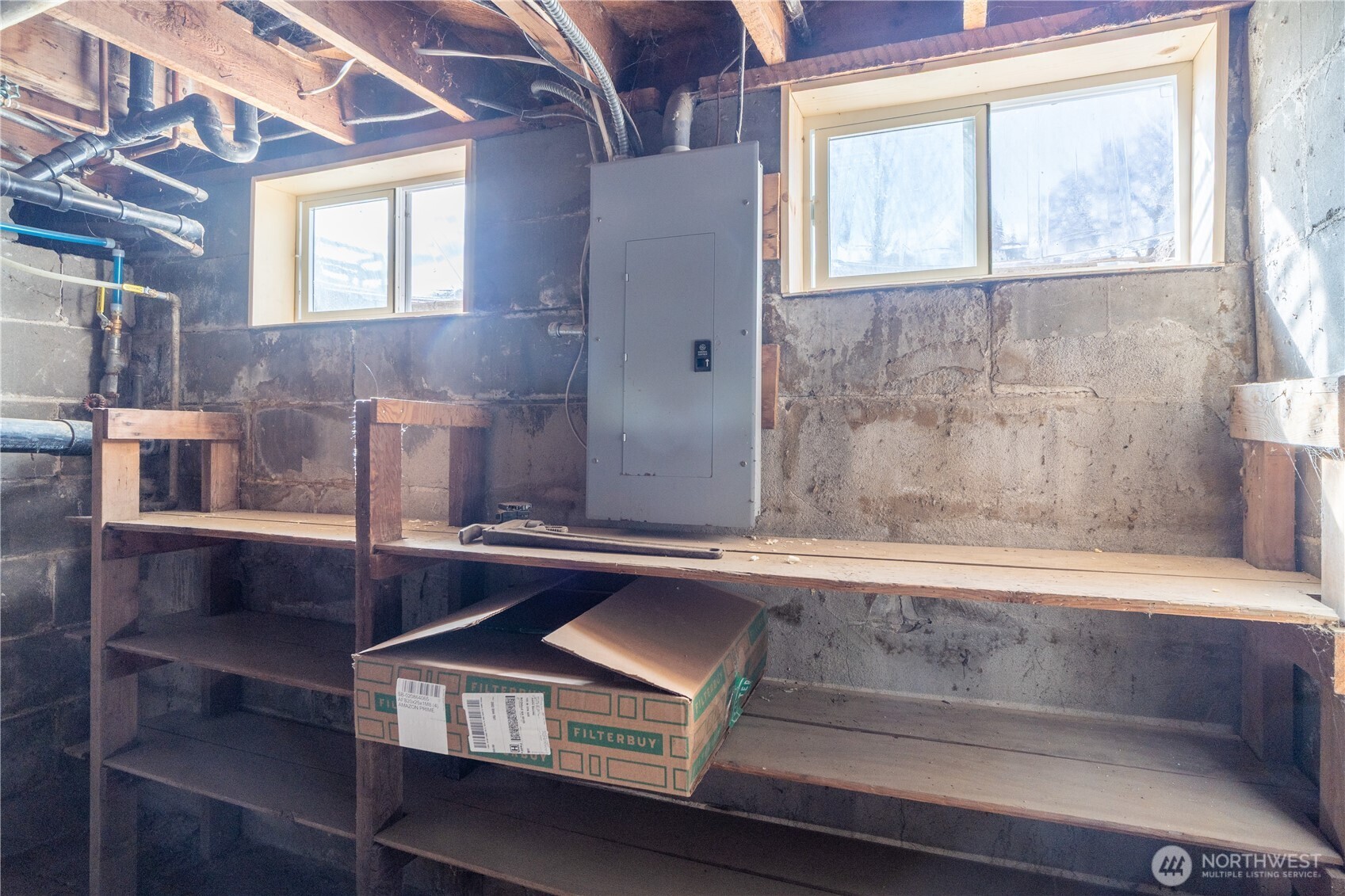 105 West 5th Avenue Ritzville, WA 99169 - Photo 26 of 40 a room with table and window