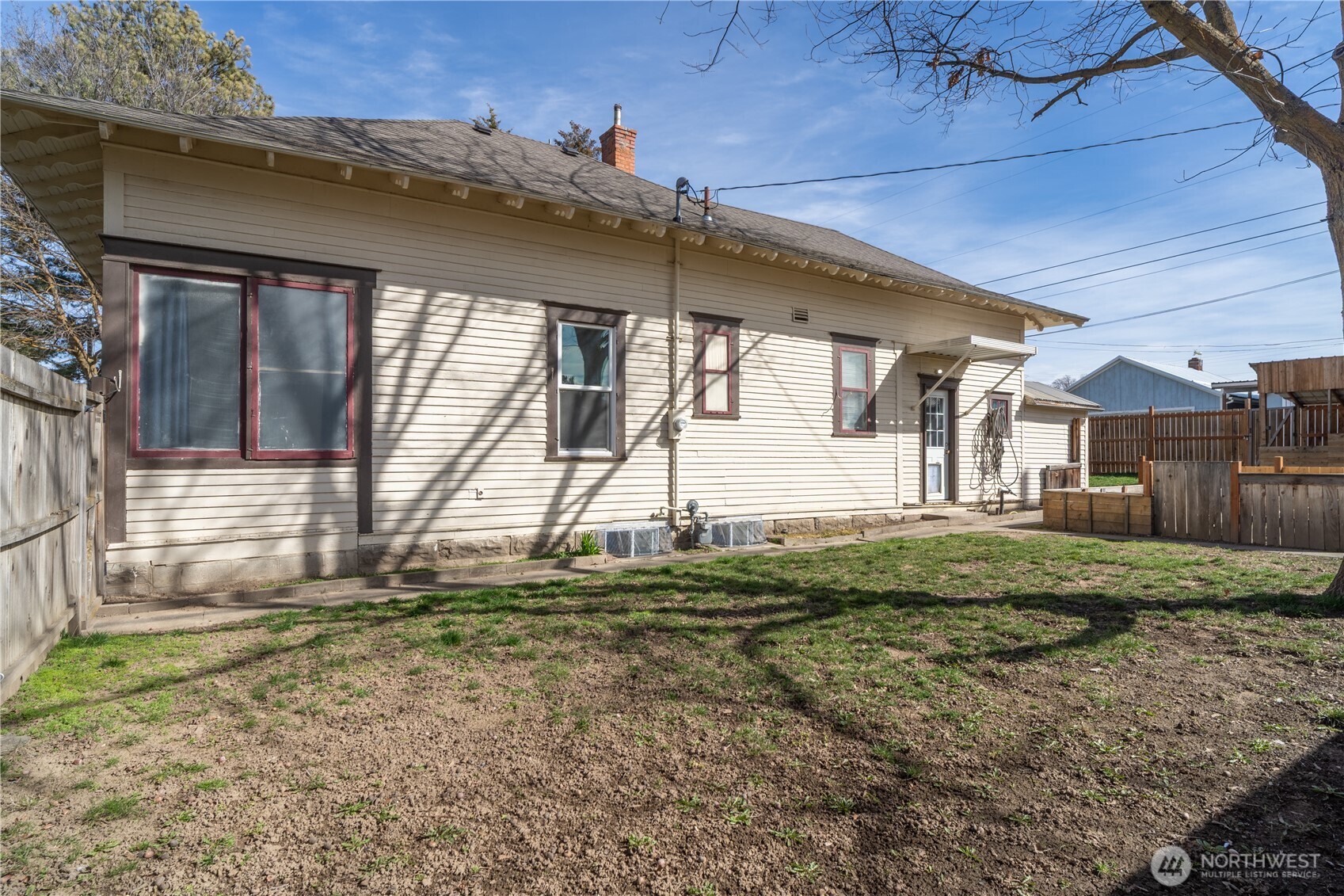 105 West 5th Avenue Ritzville, WA 99169 - Photo 28 of 40 a view of a backyard
