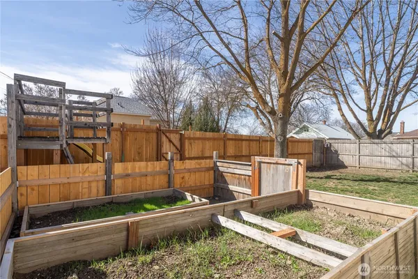 a view of backyard with small cabin
