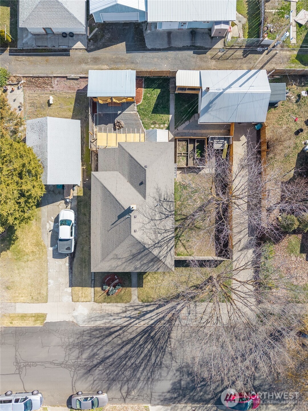 105 West 5th Avenue Ritzville, WA 99169 - Photo 40 of 40 a aerial view of a house with a yard