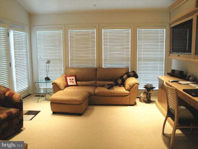 8517 Snowreath Road, Unit 8517 Pikesville, MD 21208 - Photo 24 of 27 Sunroom