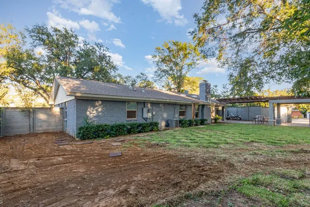 $370,000 | 2201 North Mill Street, Lewisville, TX 75057