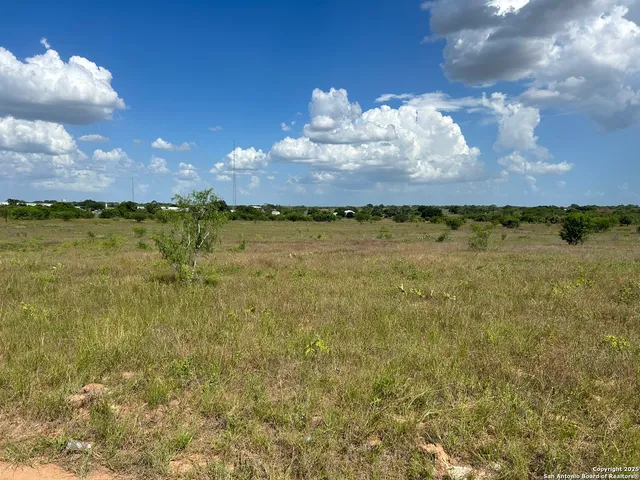 $82,500 | 1130 Cr 329, Floresville, TX 78114