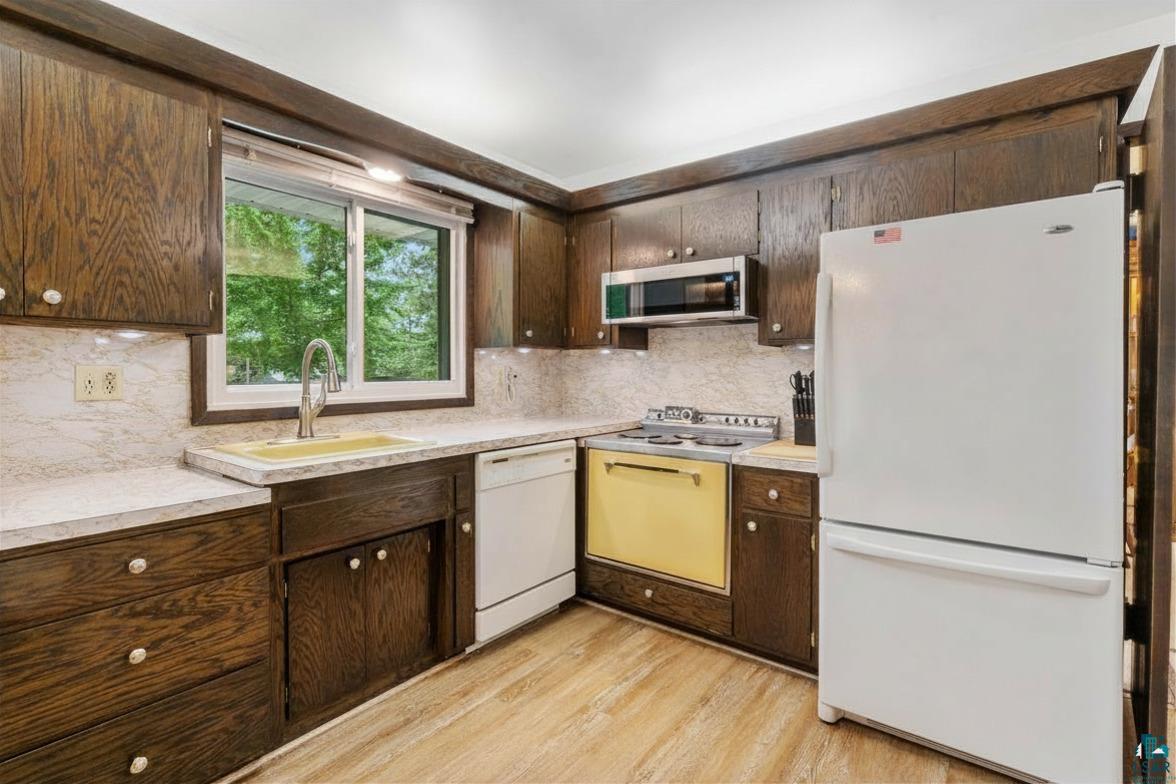 3975 Long Lake Shores Road Eveleth, MN 55734 - Photo 22 of 52 Kitchen