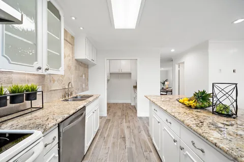 $295,000 | 6434 Burgoyne Dr., Unit 109, Houston, TX 77057