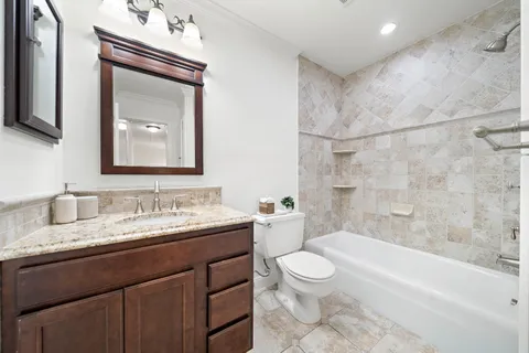 $295,000 | 6434 Burgoyne Dr., Unit 109, Houston, TX 77057