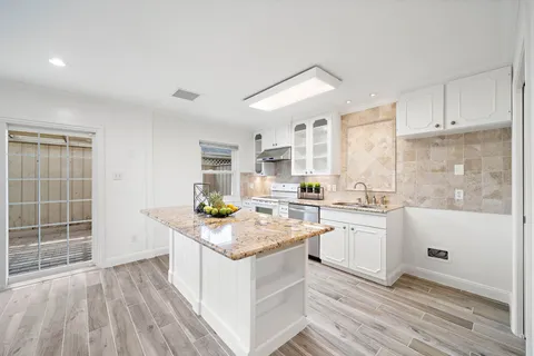 $295,000 | 6434 Burgoyne Dr., Unit 109, Houston, TX 77057