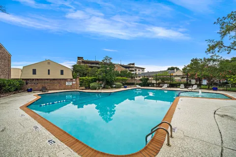 $295,000 | 6434 Burgoyne Dr., Unit 109, Houston, TX 77057