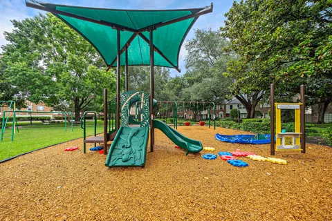 $295,000 | 6434 Burgoyne Dr., Unit 109, Houston, TX 77057