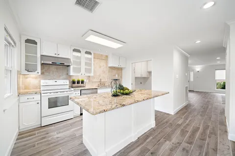 $295,000 | 6434 Burgoyne Dr., Unit 109, Houston, TX 77057