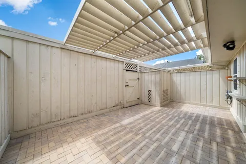 $295,000 | 6434 Burgoyne Dr., Unit 109, Houston, TX 77057