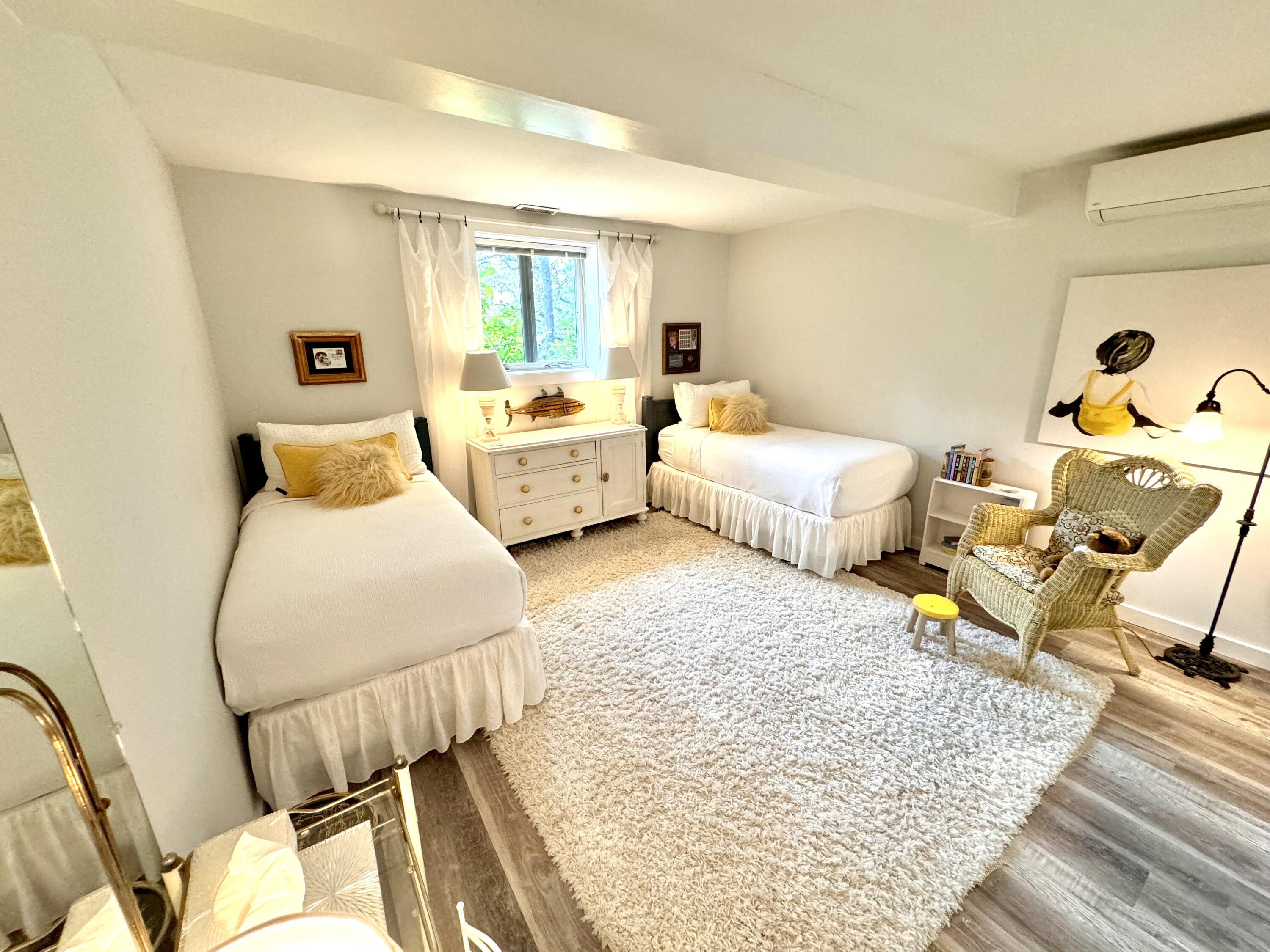 47 Stonebridge Road Vineyard Haven, MA 02568 - Photo 22 of 29 IMG_0365