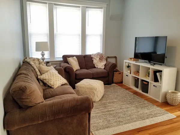 $2,795 | 901 North Leavitt Street, Unit 2, Chicago, IL 60622