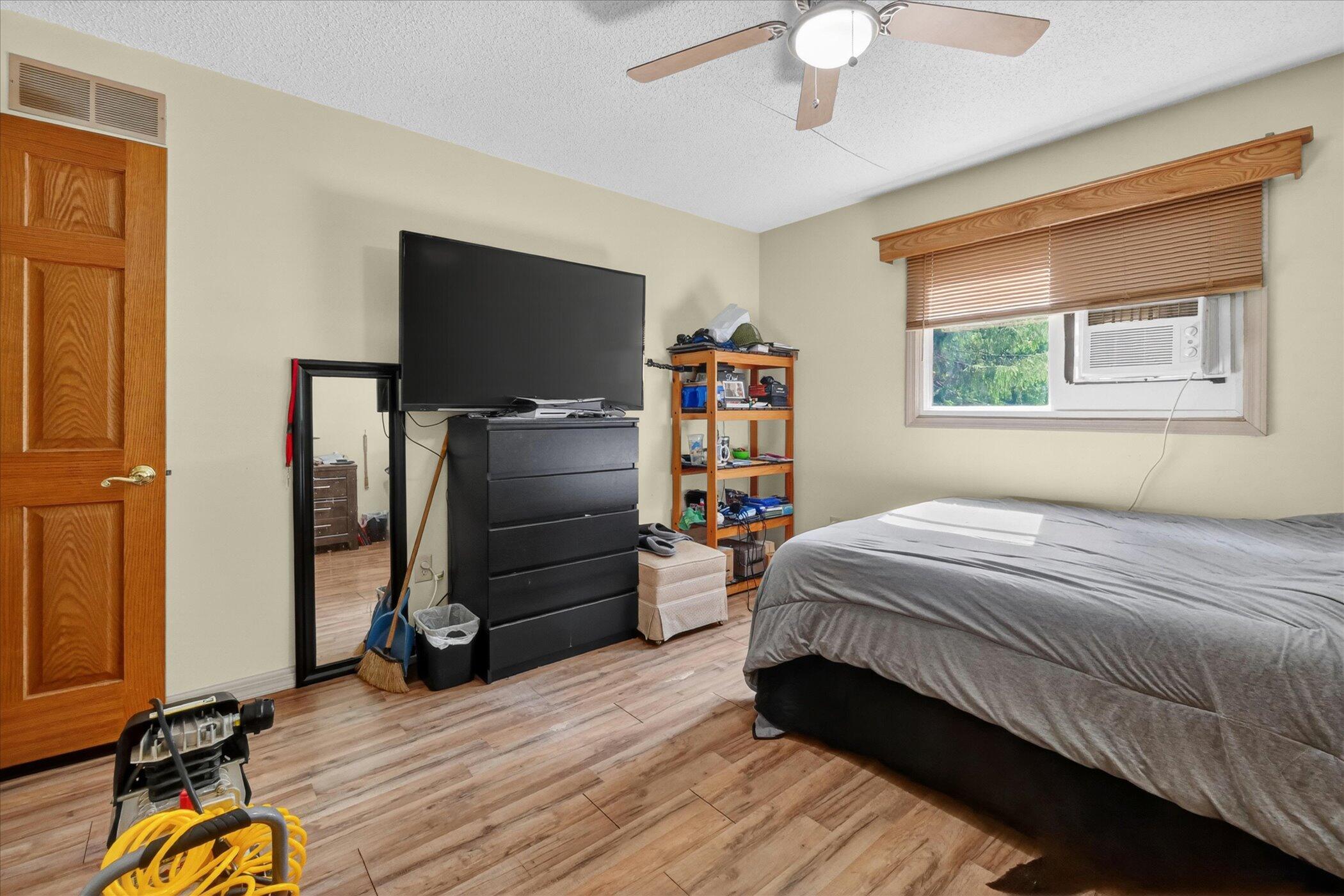 2717 Fishbeck Road Howell, MI 48843 - Photo 28 of 71 28-2717-Fishbeck-Rd-Howell-WindowStill