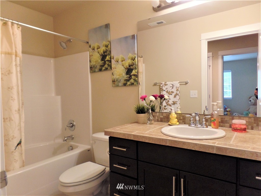 11032 Southeast 184th Place Renton, WA 98055 - Photo 13 of 25 Gallery Image 13