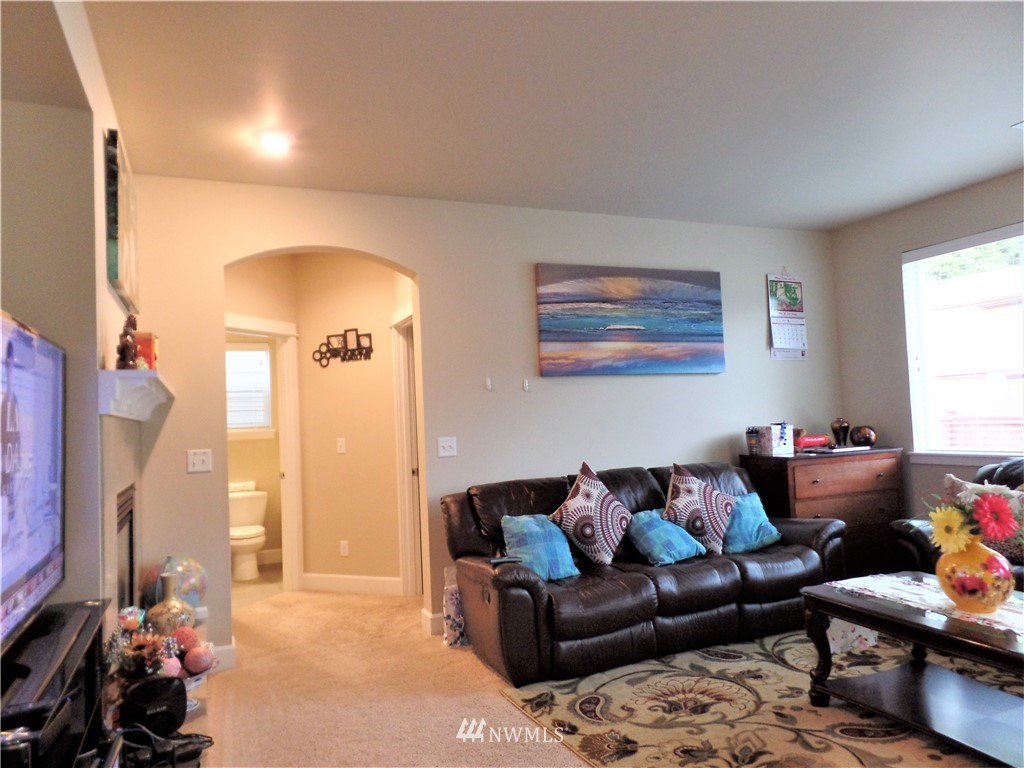 11032 Southeast 184th Place Renton, WA 98055 - Photo 9 of 25 Gallery Image 9