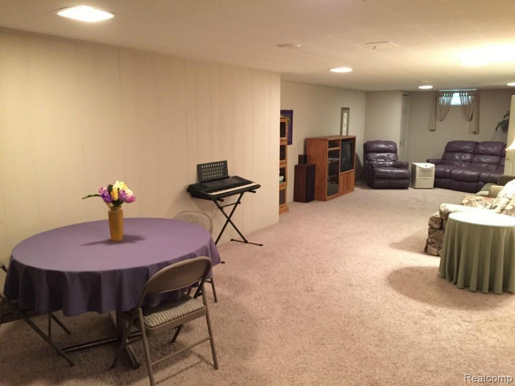 9090 Cherokee Road Clarkston, MI 48348 - Photo 17 of 32