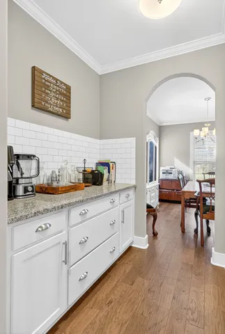 a spacious en suite bathroom with double sink and a mirror