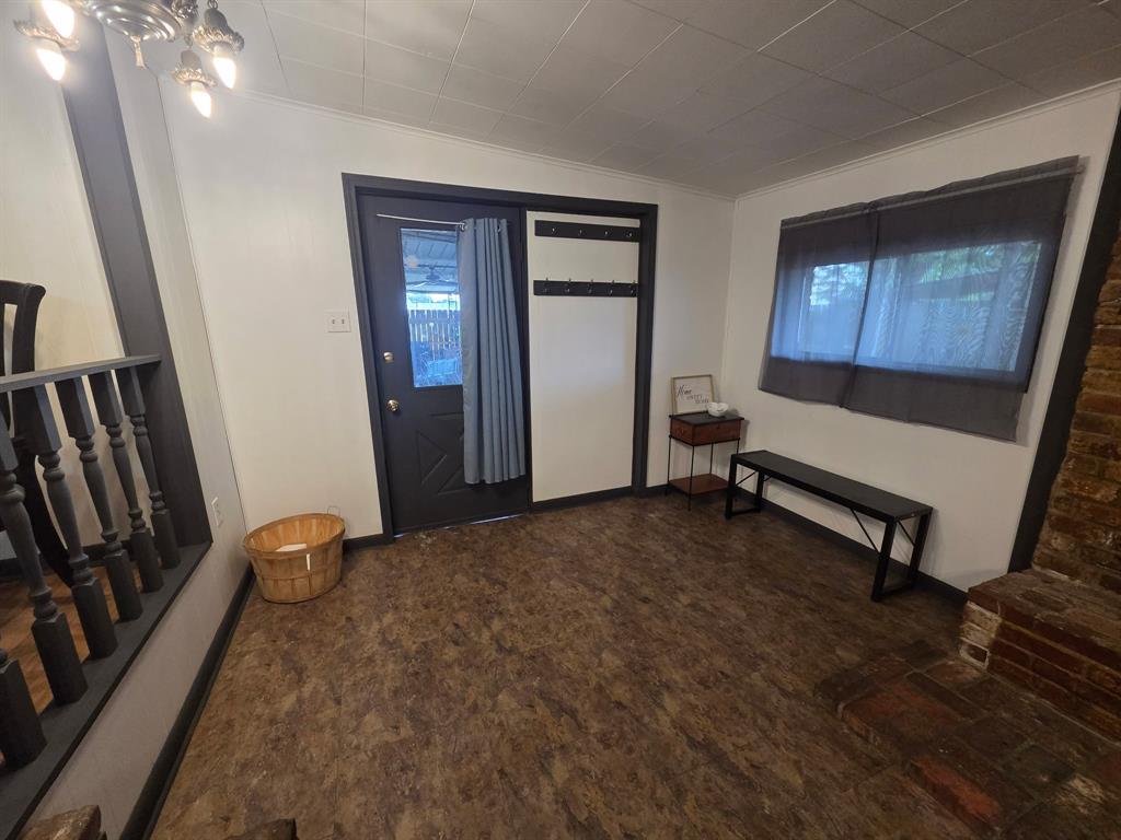 301 Old Plain Dealing Road Benton, LA 71006 - Photo 8 of 19 Living area with entry off patio.