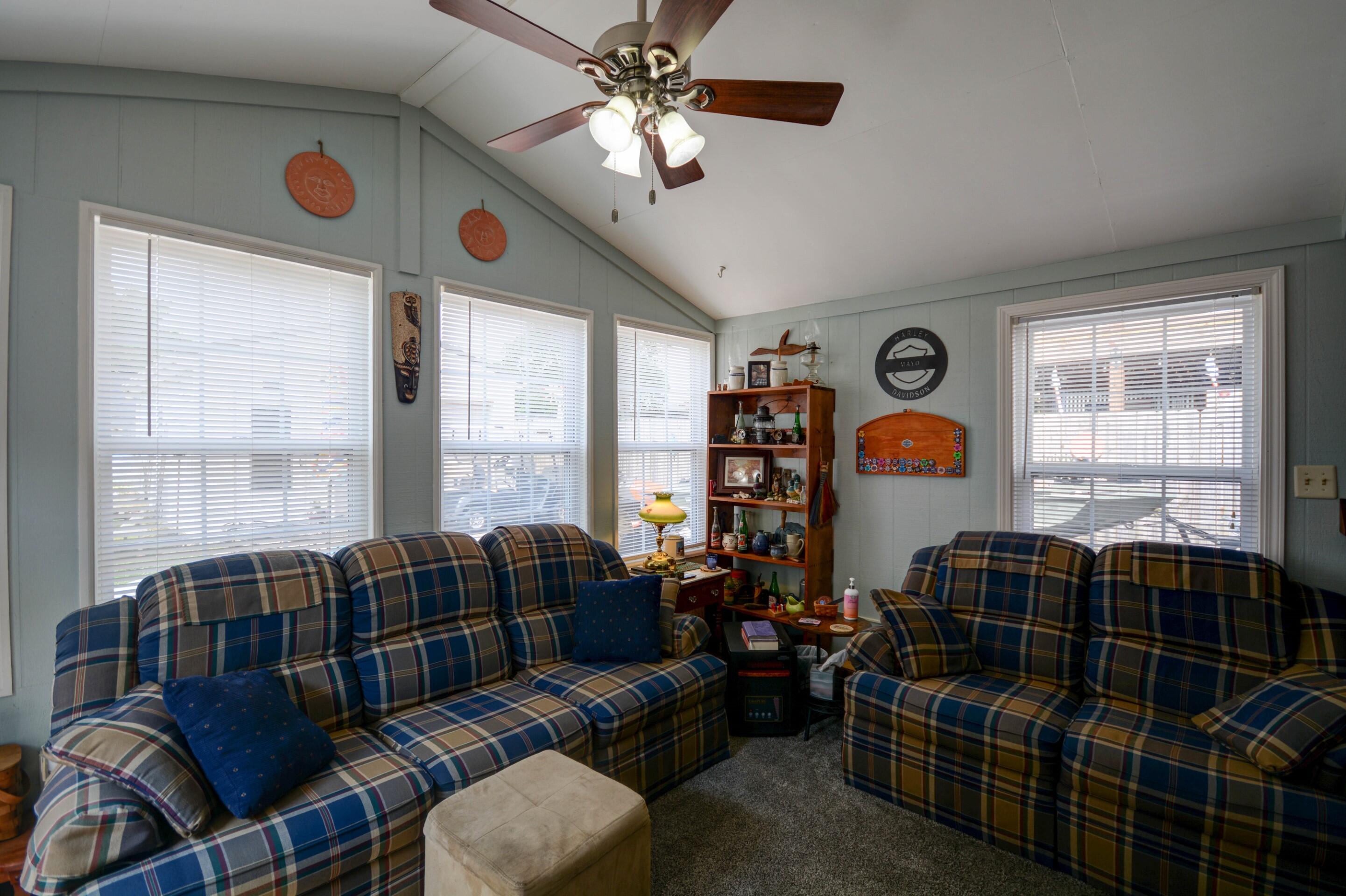 230 Holiday Road Winchester, KY 40391 - Photo 5 of 29 DSC_8140_1_2 (Custom)