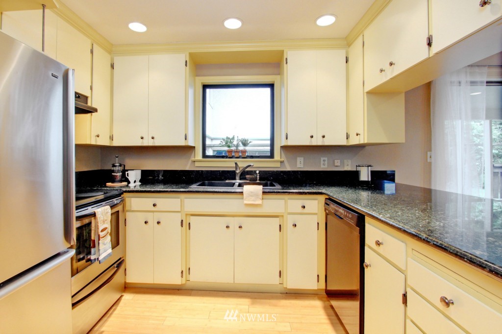 200 North 41st Street Seattle, WA 98103 - Photo 8 of 15