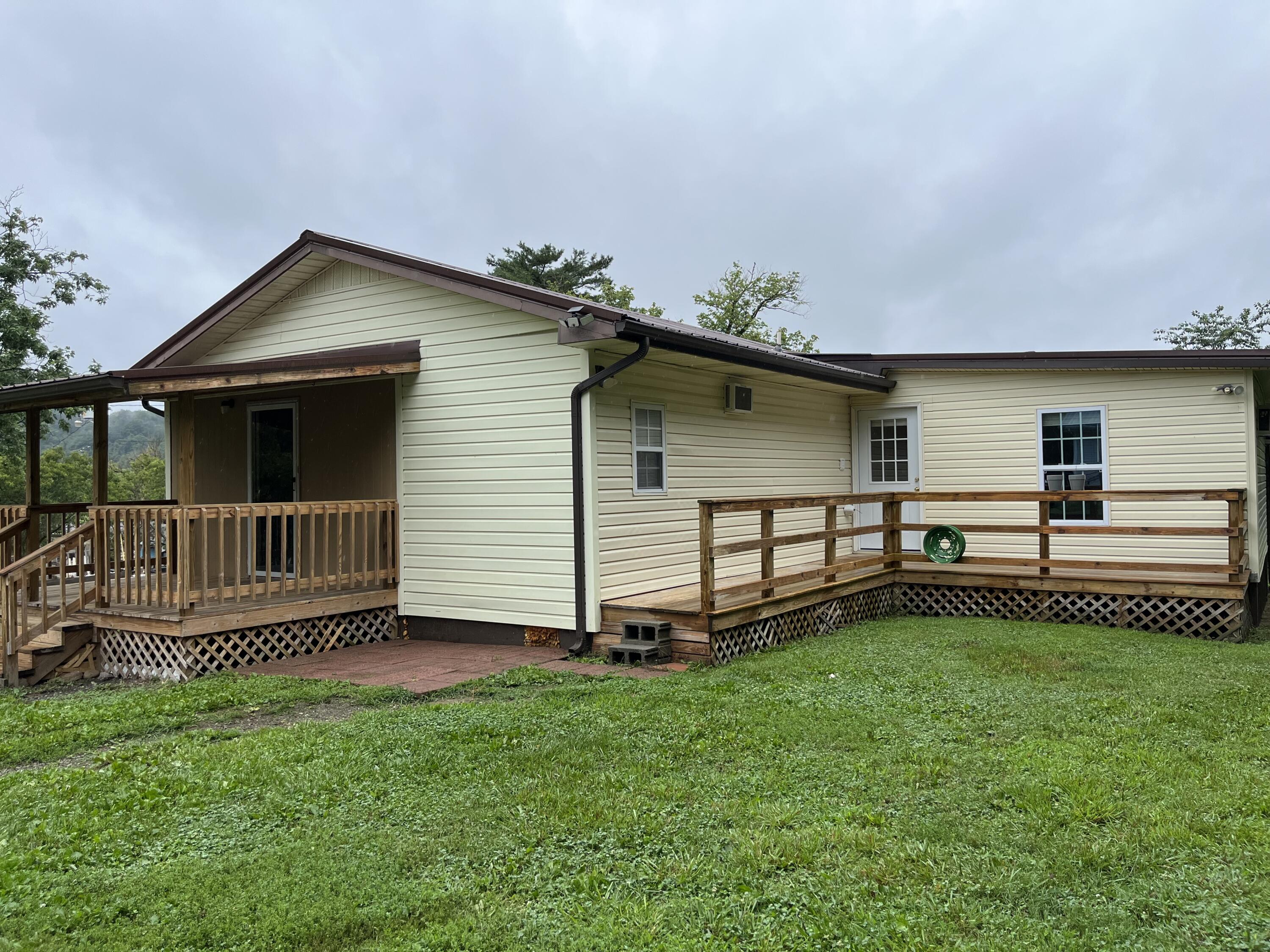 2040 Roe Junction Road Morristown, TN 37813 - Photo 2 of 23 IMG-4835