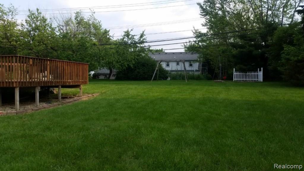 2551 Roseview Drive Rochester, MI 48306 - Photo 9 of 40 20150609_184559 (Medium).jpg