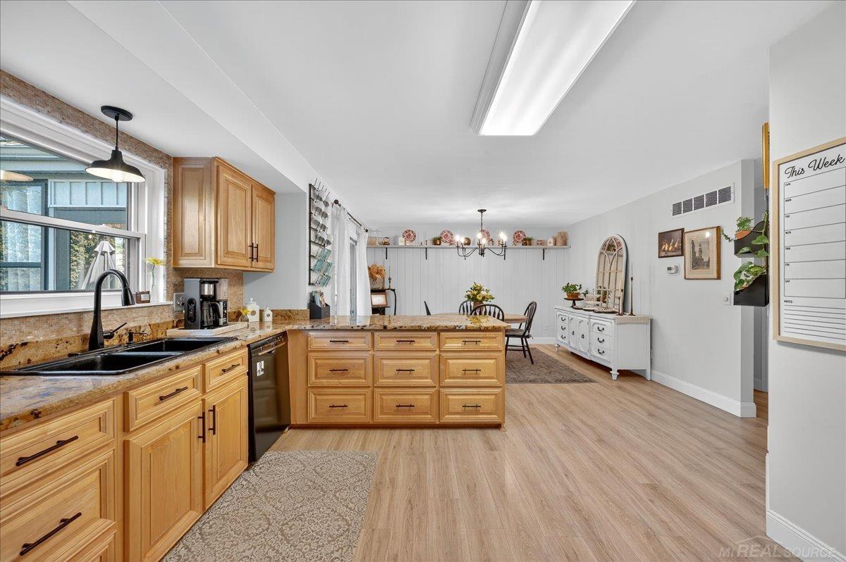 2326 Cumberland Road Rochester Hills, MI 48307 - Photo 18 of 36