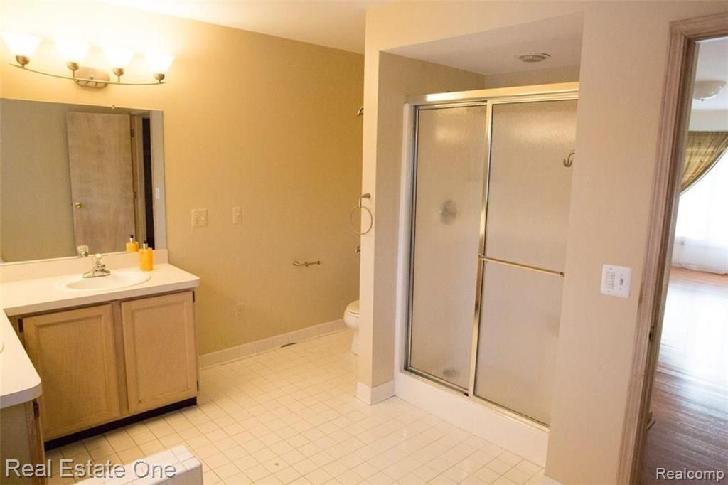 29800 Drake Road Farmington Hills, MI 48331 - Photo 32 of 44