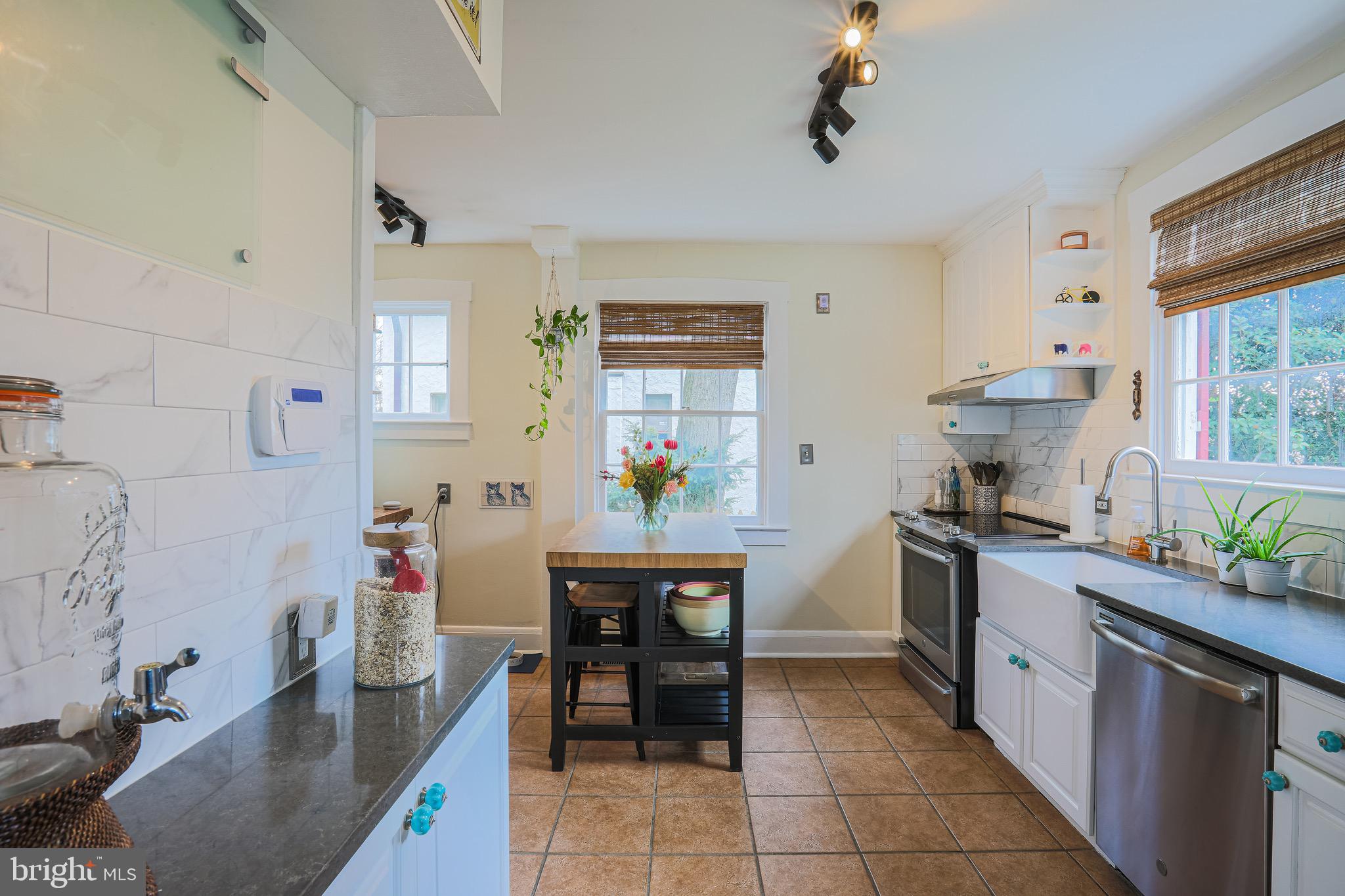 307 Thornhill Road Baltimore, MD 21212 - Photo 18 of 54