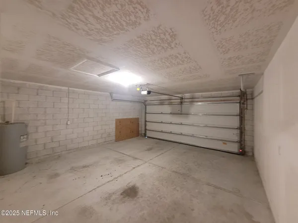 a view of empty room with window