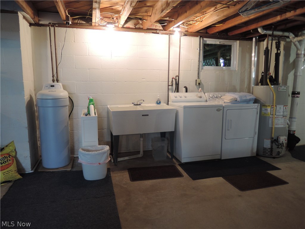 12853 Heath Road Chesterland, OH 44026 - Photo 21 of 28 Laundry with a double utility sink. Appliances stay.