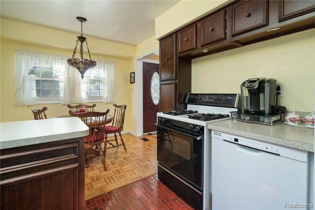 1358 Oakley Road Clawson, MI 48017 - Photo 16 of 28 1358-Oakley-Rd-16.jpg