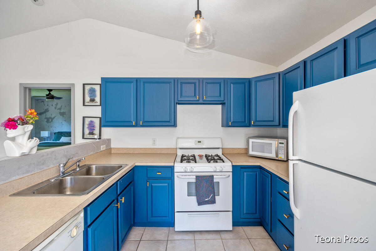 1295 Whitehall Road, Unit 17 Muskegon, MI 49445 - Photo 7 of 16 IMG_1008
