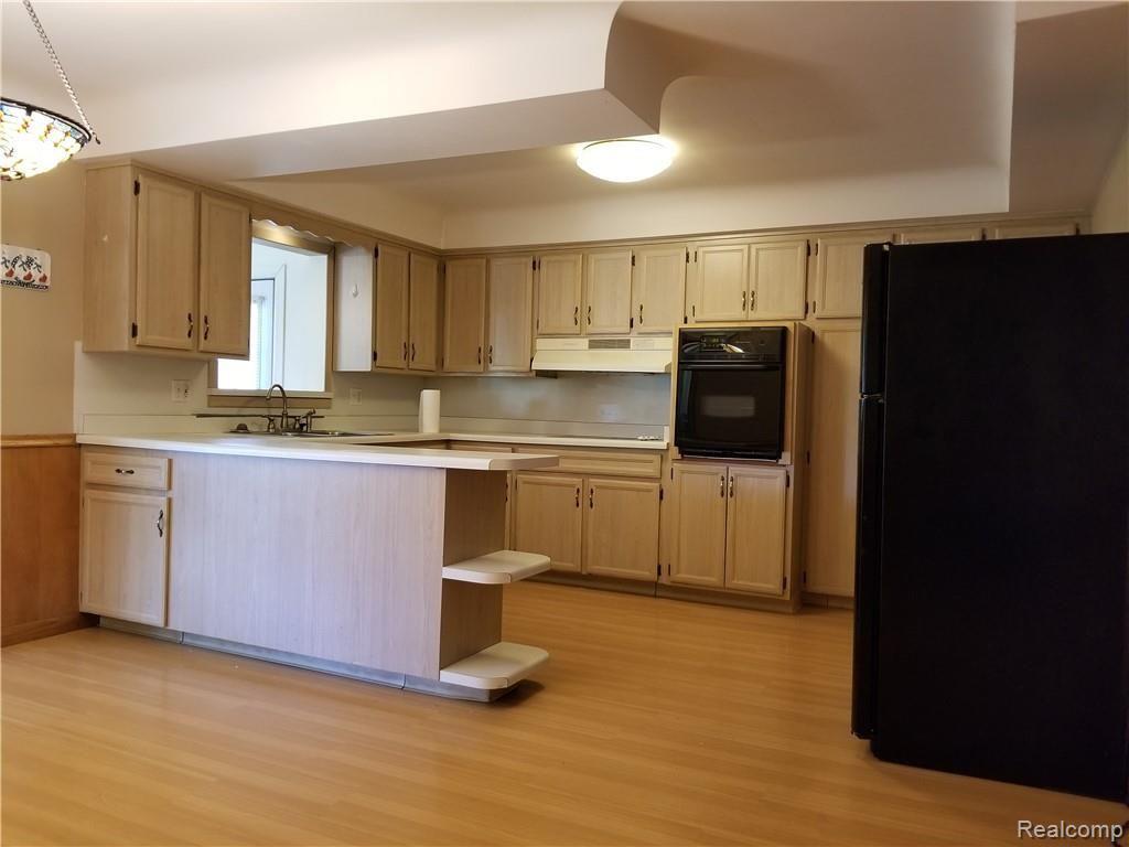 29333 Ridgefield Avenue Warren, MI 48088 - Photo 6 of 27
