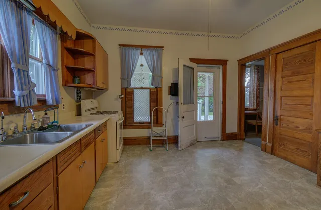 wooden floor and closet in a room