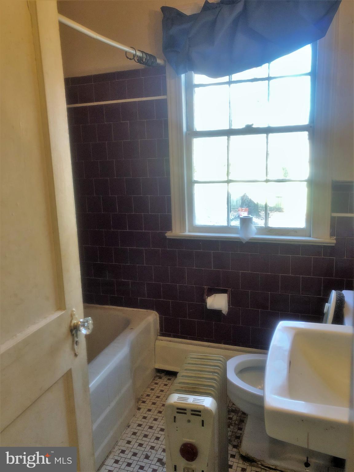 312 Oakwood Road Edgewater, MD 21037 - Photo 17 of 40 Main House-Full Bathroom