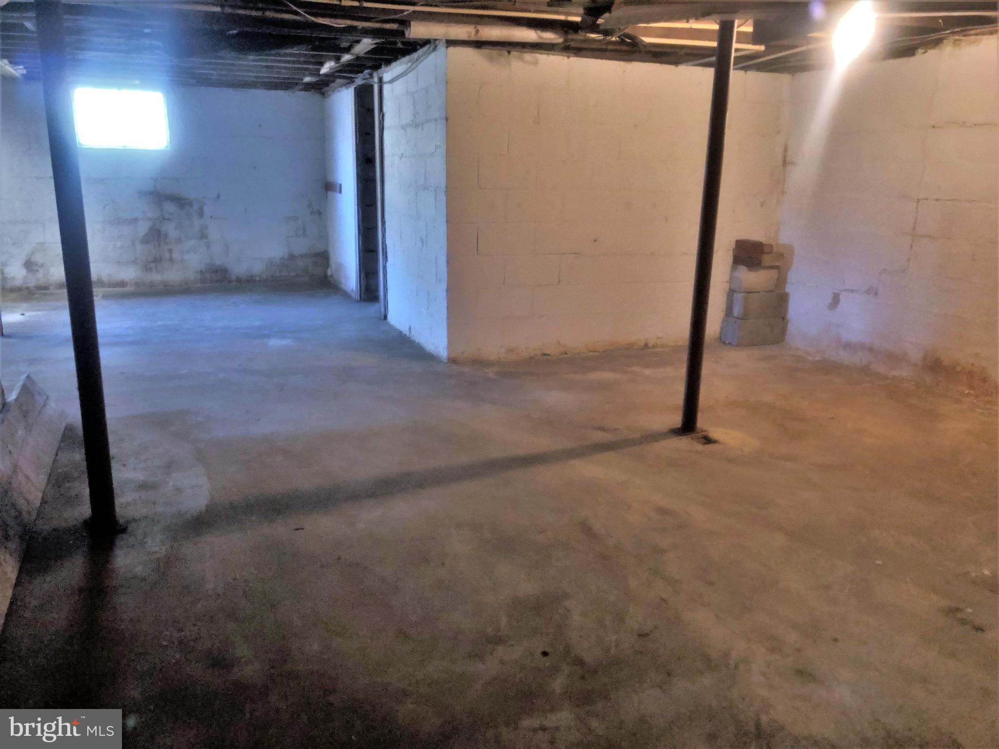 312 Oakwood Road Edgewater, MD 21037 - Photo 21 of 40 Cellar-great for storage/workshop