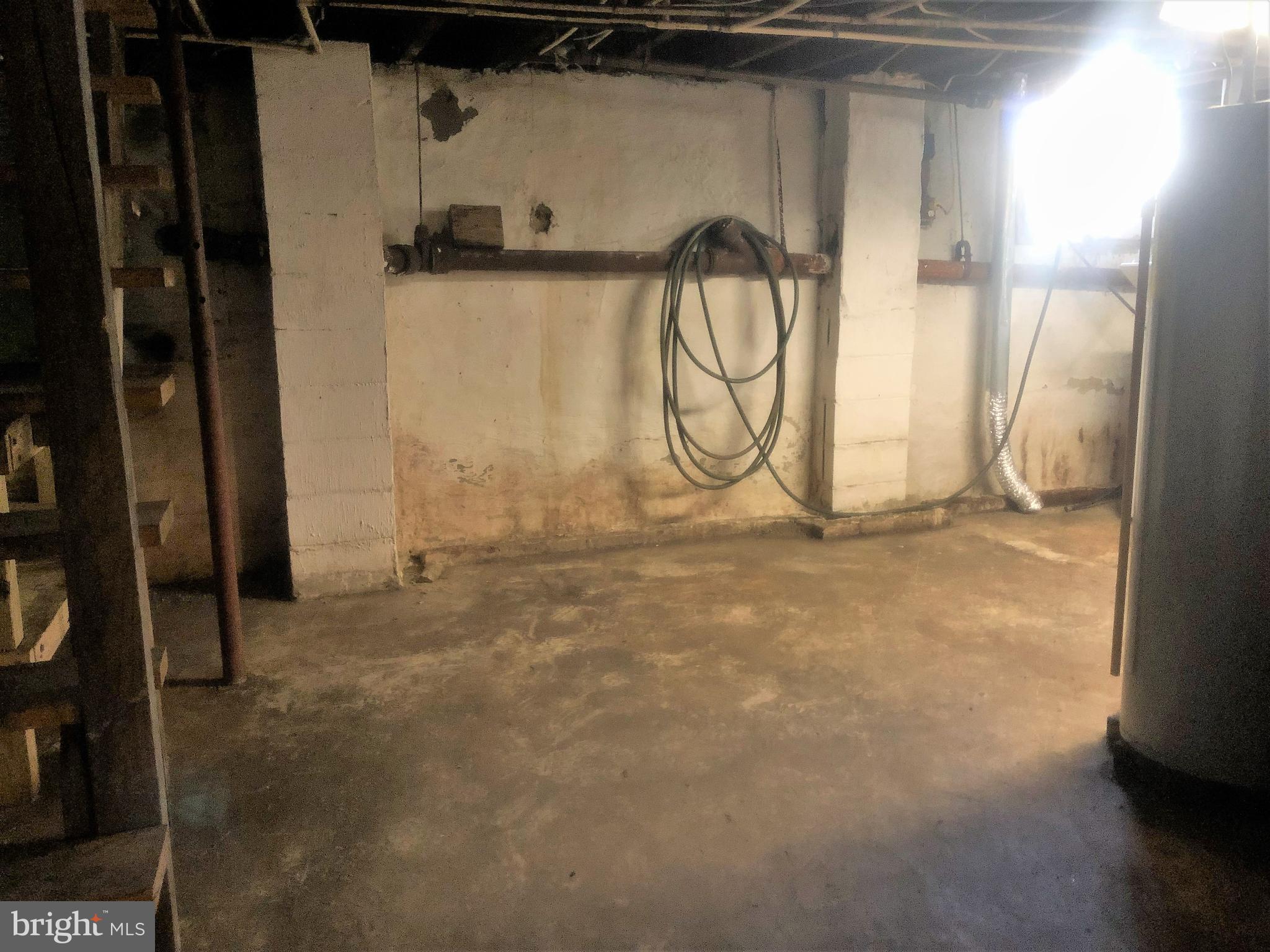 312 Oakwood Road Edgewater, MD 21037 - Photo 23 of 40 Cellar-great for storage/workshop