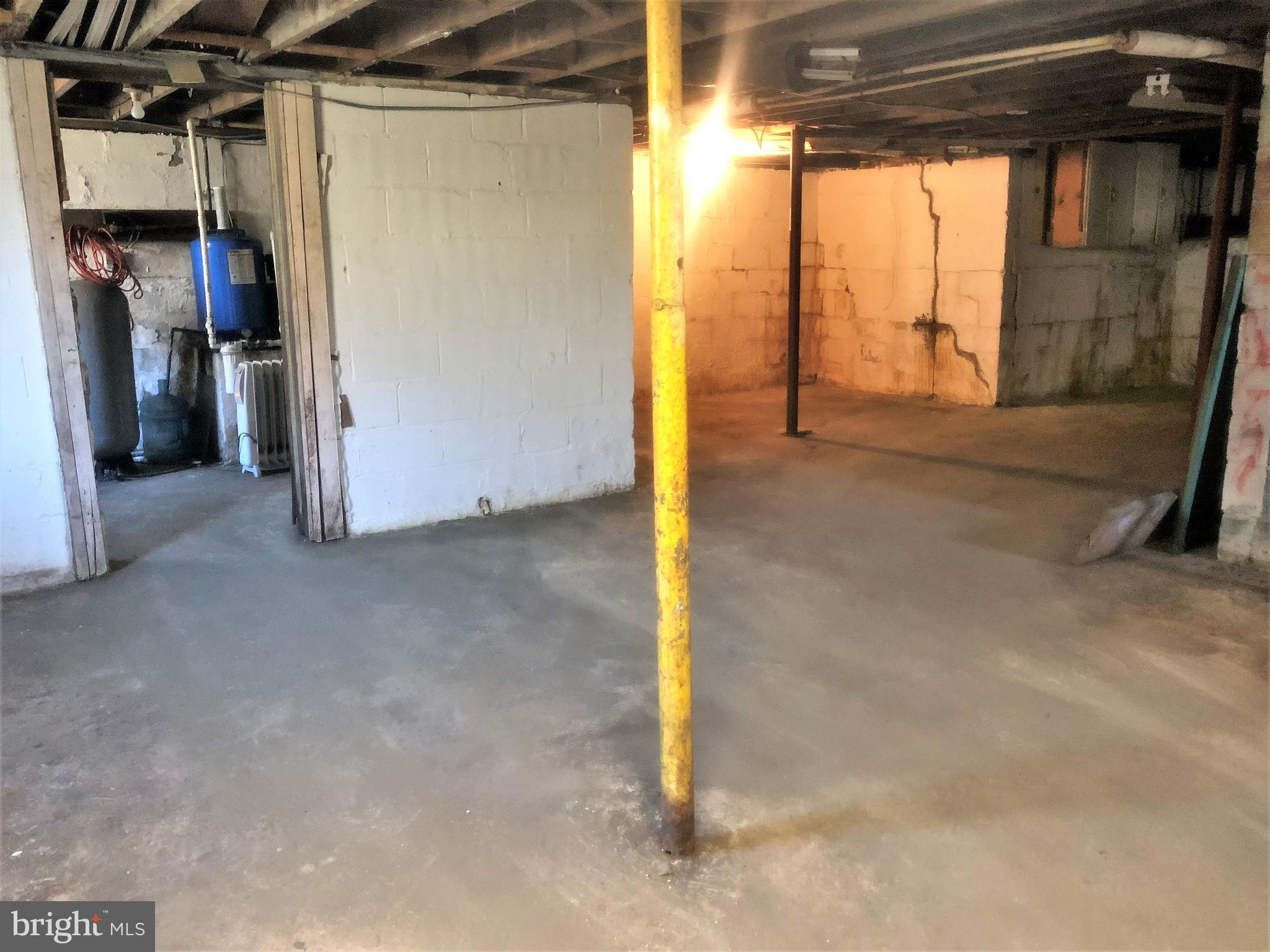 312 Oakwood Road Edgewater, MD 21037 - Photo 25 of 40 Cellar-great for storage/workshop