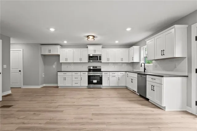 $389,500 | 11218 North Oak Trafficway, Kansas City, MO 64155