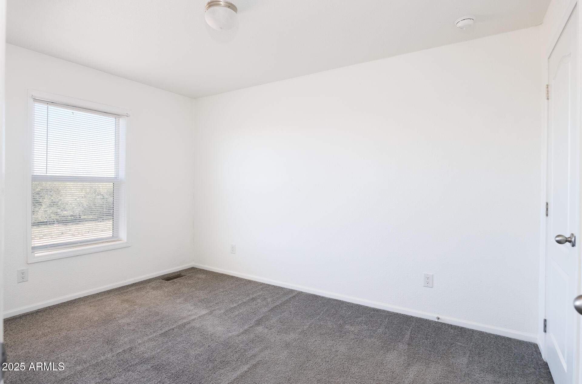 9713 South Thornton Road Casa Grande, AZ 85193 - Photo 20 of 42 an empty room with a window