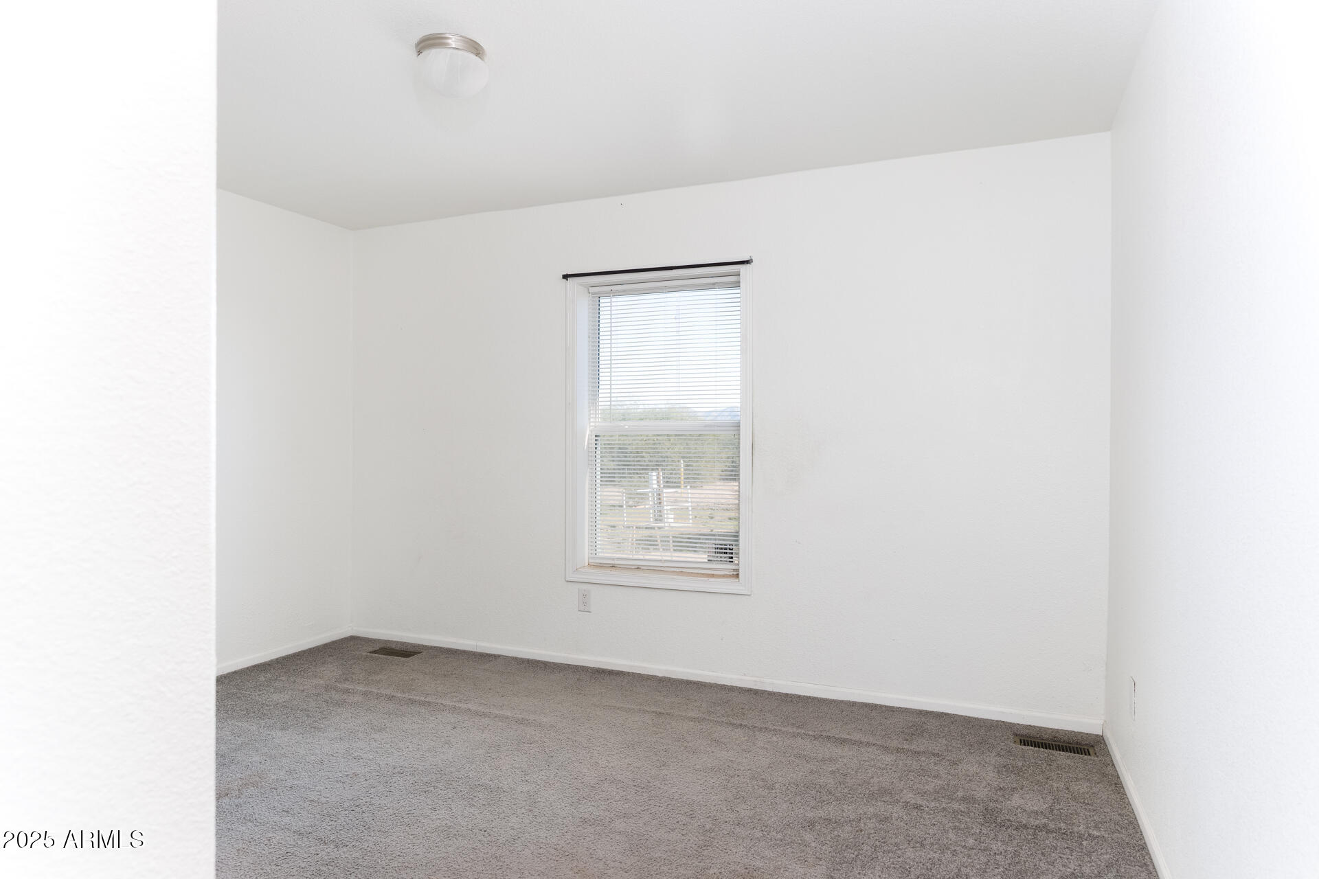 9713 South Thornton Road Casa Grande, AZ 85193 - Photo 23 of 42 a view of an empty room and window