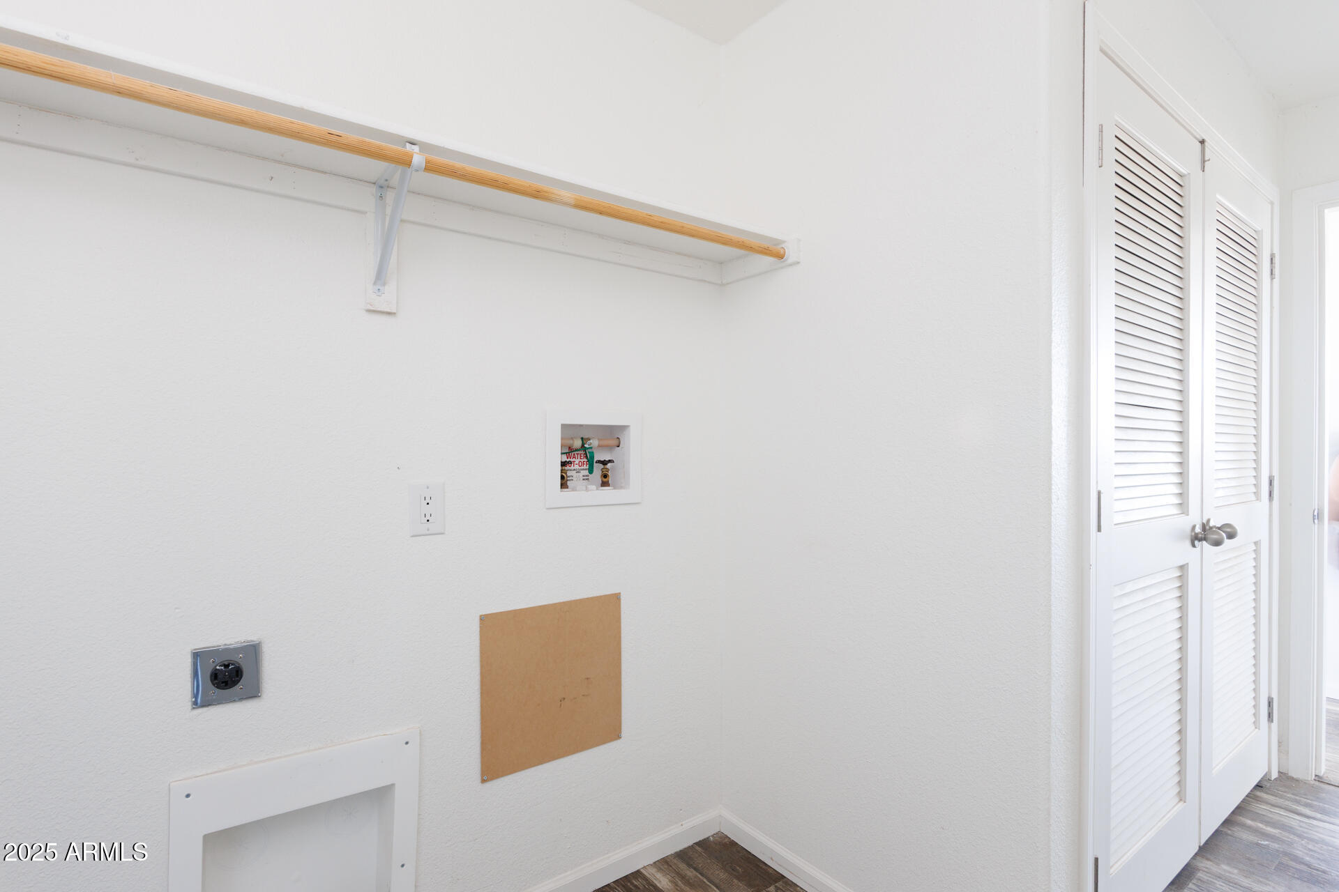 9713 South Thornton Road Casa Grande, AZ 85193 - Photo 25 of 42 a view of a hallway