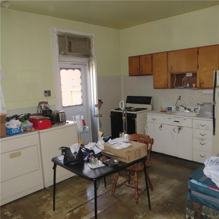 5263 Keystone Street Pittsburgh, PA 15201 - Photo 3 of 18 Gallery Image 3