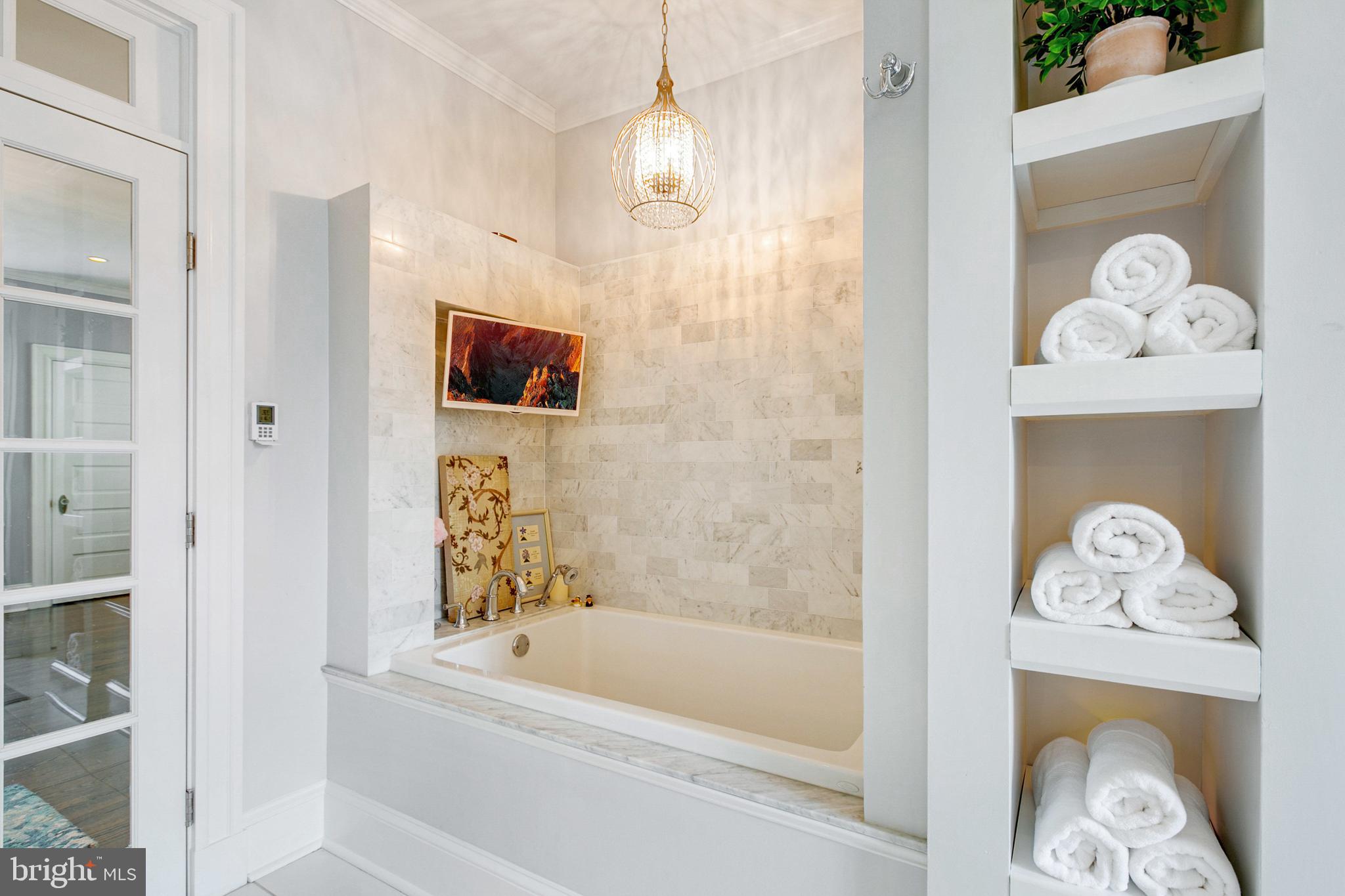 101 Ridgewood Road Baltimore, MD 21210 - Photo 41 of 74