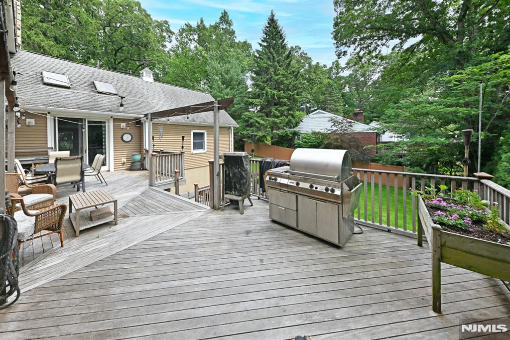 8 Myrtle Street Montvale, NJ 07645 - Photo 30 of 38